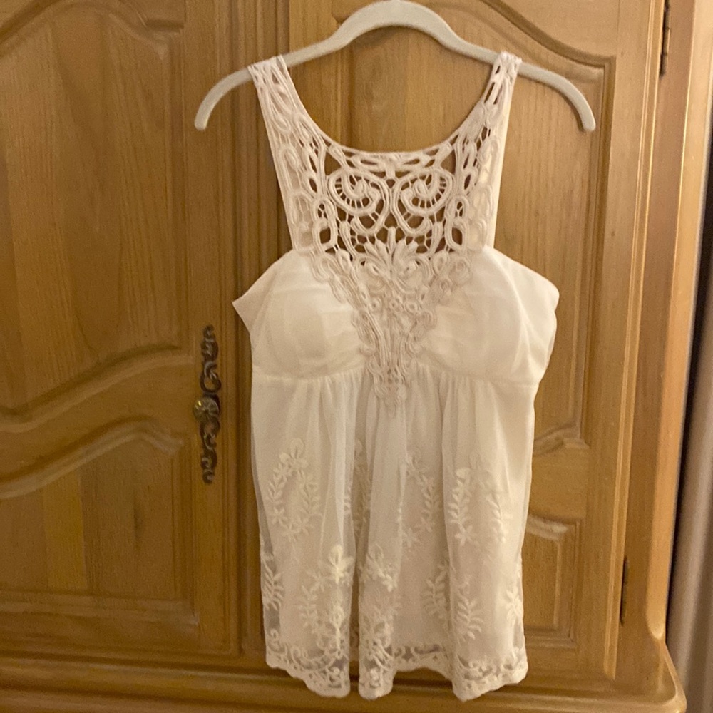 Boston Proper Gorgeous Lace Cream top Size Med